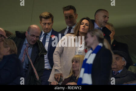 London, Großbritannien. 4. Nov 2018. London, Großbritannien. 4. Nov 2018. London, Großbritannien. 4. Nov 2018. Crystal Palace Inhaber Steve Parish und Susanna Reid beim Premier League Spiel zwischen Chelsea und Crystal Palace an der Stamford Bridge, London, England am 4. November 2018. Foto von Andy Rowland. . (Foto darf nur für Zeitung und/oder Zeitschrift redaktionelle Zwecke. www.football-dataco.com) Credit: Andrew Rowland/Alamy Live News Credit: Andrew Rowland/Alamy Live News Credit: Andrew Rowland/Alamy leben Nachrichten Stockfoto