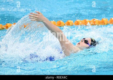 Peking, China. 4 Nov, 2018. Minna Atherton Australien konkurriert während der Frauen 200 m Ruecken final bei FINA Swimming World Cup 2018 in Peking, China, November 4, 2018. Credit: Ju Huanzong/Xinhua/Alamy leben Nachrichten Stockfoto