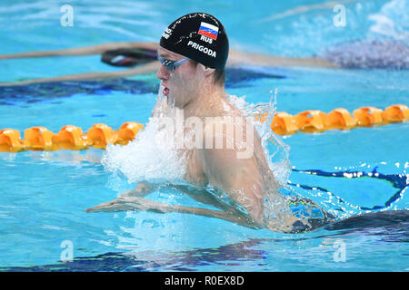 Peking, China. 4 Nov, 2018. Kirill Prigoda Russlands konkurriert bei den Männern 200 m Brust Finale bei FINA Swimming World Cup 2018 in Peking, China, November 4, 2018. Credit: Ju Huanzong/Xinhua/Alamy leben Nachrichten Stockfoto