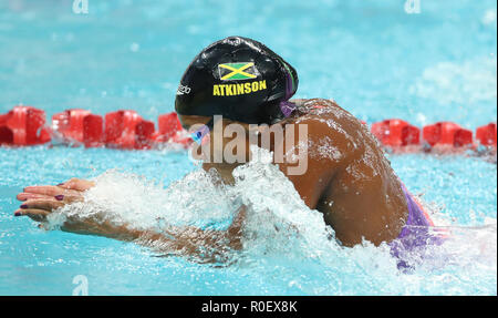 Peking, China. 4 Nov, 2018. Alia Atkinson von Jamaika konkurriert während der Frauen 50m Brust Finale bei FINA Swimming World Cup 2018 in Peking, China, November 4, 2018. Credit: Luo Yuan/Xinhua/Alamy leben Nachrichten Stockfoto