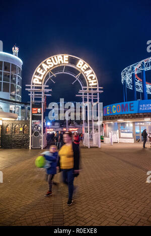 Blackpool Großbritannien, 4. November 2018. Wetter news. Eine milde und etwas langweiligen Abend in Blackpool heute Abend als die Leuchten werden zum letzten Mal in der Saison 2018. © Gary Telford/Alamy leben Nachrichten Stockfoto