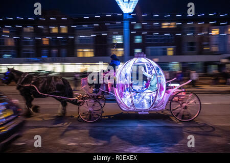 Blackpool Großbritannien, 4. November 2018. Wetter news. Eine milde und etwas langweiligen Abend in Blackpool heute Abend als die Leuchten werden zum letzten Mal in der Saison 2018. © Gary Telford/Alamy leben Nachrichten Stockfoto