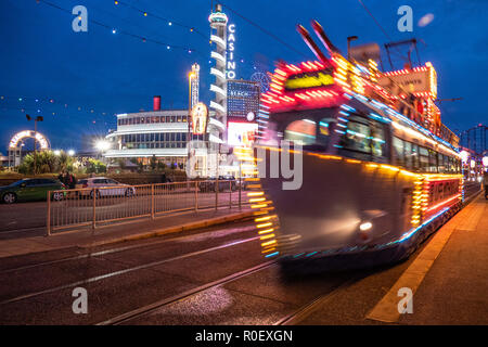 Blackpool Großbritannien, 4. November 2018. Wetter news. Eine milde und etwas langweiligen Abend in Blackpool heute Abend als die Leuchten werden zum letzten Mal in der Saison 2018. © Gary Telford/Alamy leben Nachrichten Stockfoto