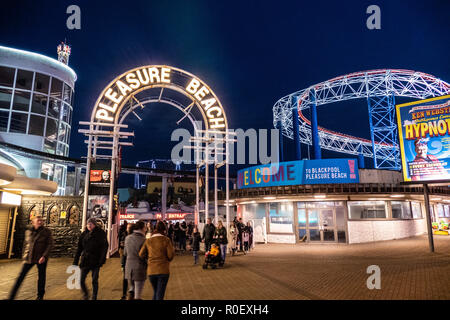 Blackpool Großbritannien, 4. November 2018. Wetter news. Eine milde und etwas langweiligen Abend in Blackpool heute Abend als die Leuchten werden zum letzten Mal in der Saison 2018. © Gary Telford/Alamy leben Nachrichten Stockfoto