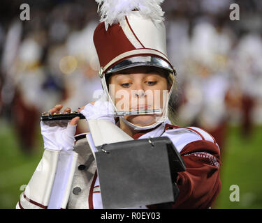 Starkville, MS, USA. 03 Nov, 2018. Ein Mississippi State University Band während der NCAA Division I football Spiel zwischen Louisiana Tech. Und der Mississippi State Bulldogs bei Davis Wade Stadium in Starkville, MS. Mississippi State besiegt LA Tech., 45-3. Kevin Langley/CSM/Alamy leben Nachrichten Stockfoto