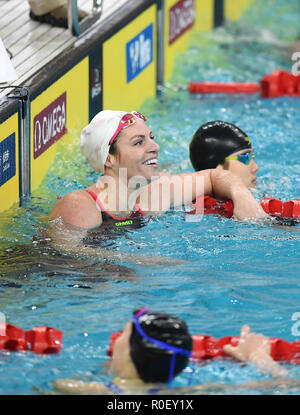 Peking, China. 4 Nov, 2018. Minna Atherton der Australien Lächeln nach der Frauen 200 m Ruecken final bei FINA Swimming World Cup 2018 in Peking, China, November 4, 2018. Credit: Song Yanhua/Xinhua/Alamy leben Nachrichten Stockfoto