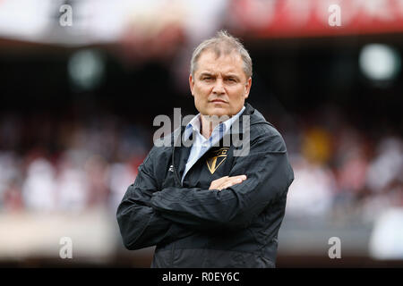 Sao Paulo, Brasilien. 4. Nov 2018. Ein 2018 in Brasilien, Sao Paulo vs Flamengo - Diego Aguirre Sao Paulo Trainer während eines Spiel gegen Flamengo in Morumbi Stadion für die brasilianische Meisterschaft ein 2018. Foto: Marcello Zambrana/AGIF AGIF/Alamy Credit: Live-Nachrichten Stockfoto