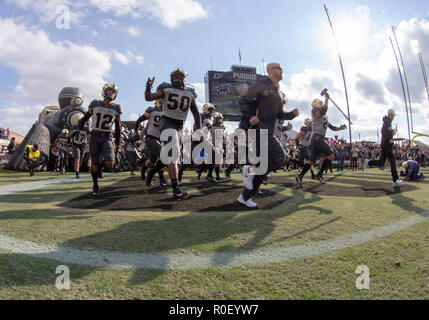 November 03, 2018: Eine allgemeine Ansicht der Purdue player Eingang auf Feld vor der NCAA Football Spiel Action zwischen die Iowa Hawkeyes und die Purdue Kesselschmiede an: Ross-Ade Stadium in West Lafayette, Indiana. Purdue besiegte Iowa 38-36. Johann Mersits/CSM. Stockfoto