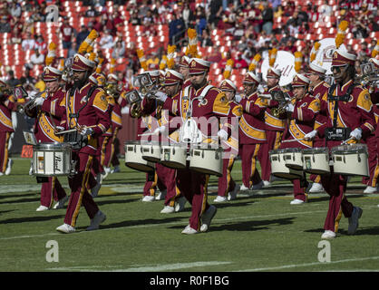 Landover, Maryland, USA. 4 Nov, 2018. Washington Redskins Marching Band führt vor dem Spiel gegen die Atlanta Falcons an FedEx Field in Landover, Maryland am Sonntag, 4. November 2018 Credit: Ron Sachs/CNP/ZUMA Draht/Alamy leben Nachrichten Stockfoto