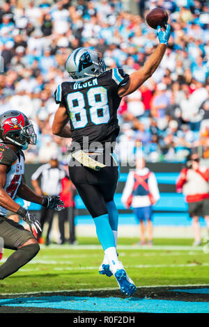 Carolina Panthers festes Ende Greg Olsen (88) Während der NFL Football Spiel zwischen der Tampa Bay Buccaneers und die Carolina Panthers am Sonntag, den 4. November 2018 in Charlotte, NC. Jakob Kupferman/CSM Stockfoto