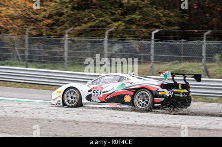 Monza. 4 Nov, 2018. Tani Hanna von Libanon konkurriert im Finale Mondiale Coppa Shell in Monza Eni Rennstrecke in Monza, Italien an November 4, 2018. Credit: Cheng Tingting/Xinhua/Alamy leben Nachrichten Stockfoto