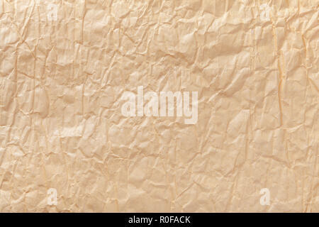 Textur von Zerknitterten braunen Packpapier, closrup. Beige alte Hintergrund Stockfoto