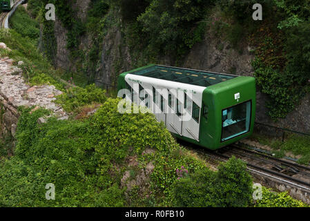 Eine Standseilbahn auf den Berg zum Kloster Montserrat, Monserrat, Barcelona, Spanien Stockfoto