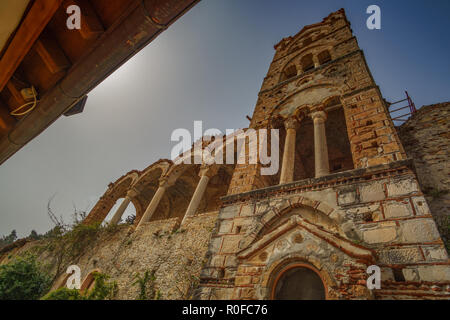 Das Kloster Pantanassa ist ein Kloster in Mystras, Griechenland. Es wurde von einem Chief Minister der späten byzantinischen Despotate von Morea gegründet. Stockfoto