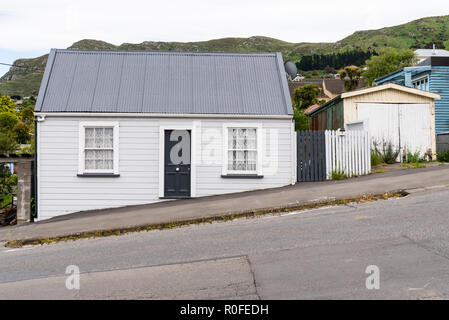 Häuser auf der hügeligen Straße von Lyttelton Christchurch Neuseeland Stockfoto
