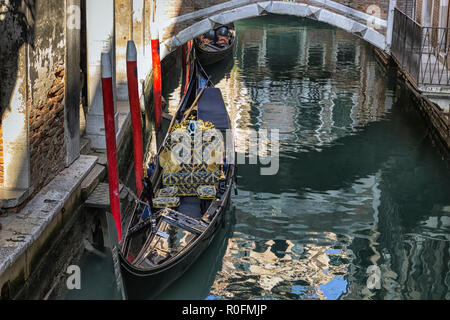 Venedig, Italien - 2/21/2016. Gondel günstig im Canal Grande; Stockfoto