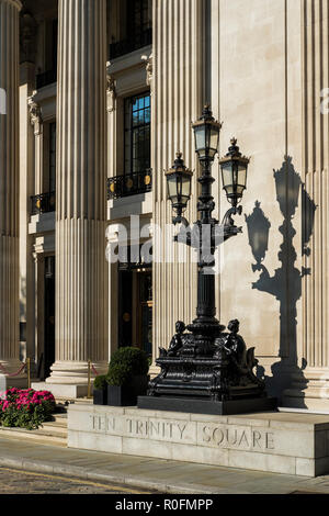 Das Four Seasons Hotel London, 10 Trinity Square, London, England, Großbritannien Stockfoto