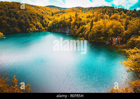 Wunderschöne Seen Landschaft Herbst - Plitvicer Seen - Kroatien Reiseziel Stockfoto