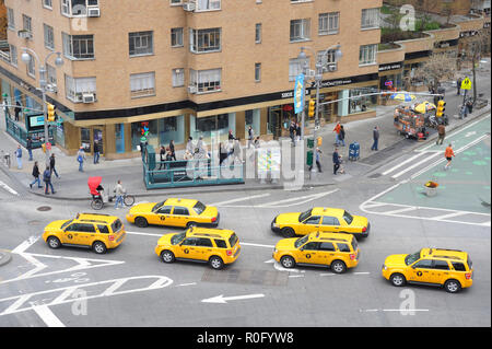 New York, USA - November 10,1012; Kreuzung am Columbus Kreislauf und 59 St mit Yellow Cabs von BIRDVIEW gesehen Stockfoto