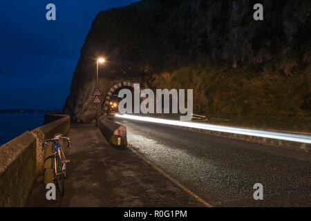 Der schwarze Bogen Larne County Antrim Nordirland Nacht schießen Leichte Wanderwege Stockfoto