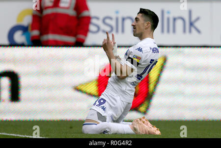 Leeds United ist Pablo Hernandez feiert ersten Ziel seiner Seite des Spiels zählen während der Himmel Wette Championship match bei der DW Stadium, Wigan. Stockfoto