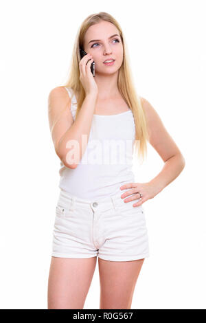 Studio erschossen Der junge schöne Mädchen im Teenageralter im Gespräch über mobile Ph Stockfoto