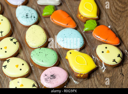 Ostern hausgemachte Lebkuchen Cookie über Tischdecke Nahaufnahme Stockfoto