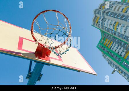 Street Basketball, close-up Shield und Ring für Basketball Stockfoto