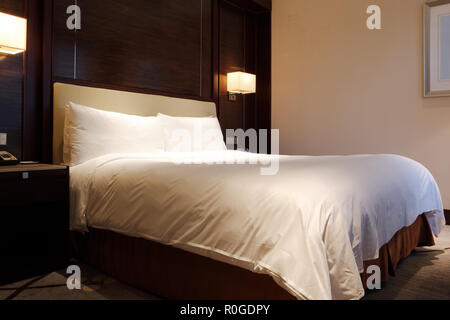 Standard King size Betten Hotel Zimmer Stockfoto