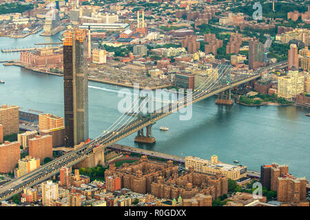 Luftaufnahme von Brooklyn und Manhattan Brücken aus Hubschrauber Stockfoto