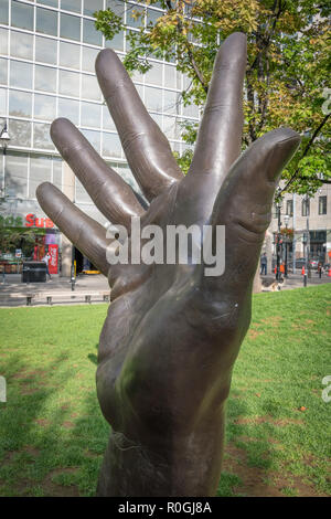 Jacob's Ladder Bronze Skulptur, Berczy Park, Toronto, Kanada Stockfoto