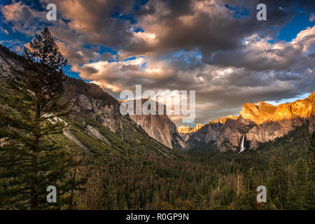 Der Blick aus dem Tunnel Blick übersehen im Yosemite National Park Stockfoto