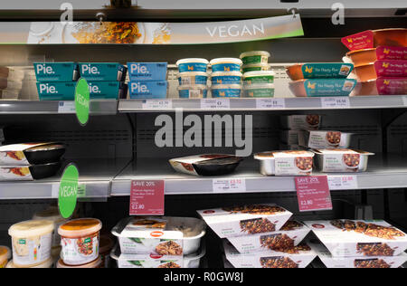 Vegane Mahlzeiten in Waitrose speichern. Großbritannien Stockfoto