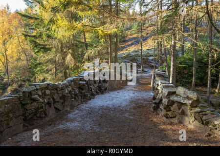 Die untere Brücke über die Fälle von Bruar, Perth und Kinross, Schottland Stockfoto