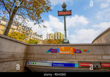 PARIS, Frankreich, 5. September 2018 - Ansicht der Metro Station Trocadero in Paris, Frankreich. Stockfoto