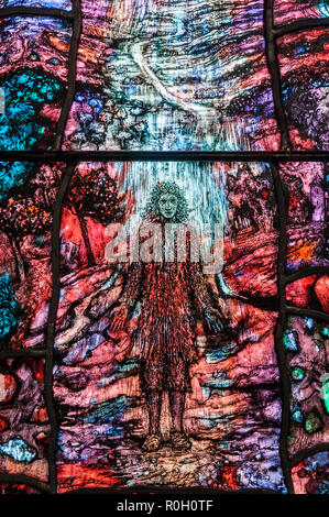 Hereford Cathedral, UK. Detail der modernen Kirchenfenster von Tom Denny (2007), im Gedenken an die lokalen 17c Dichter und Mystiker Thomas Traherne Stockfoto