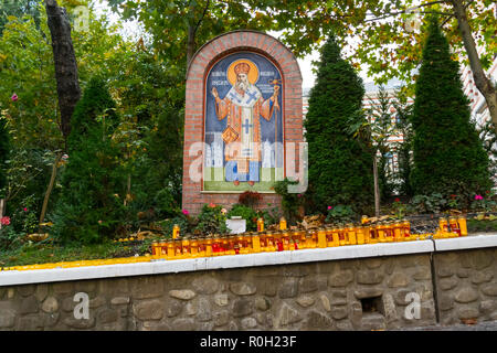 Bukarest, Rumänien - November 04, 2018: Kerzen an Radu Voda Kloster lit gewidmet Saint Nectarios von Aegina und die Heilige Dreifaltigkeit in Buc gelegen Stockfoto