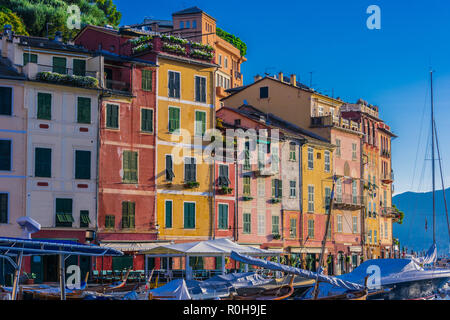 Malerisches Fischerdorf und Ferienort Portofino in der Metropolregion Stadt Genua an der italienischen Riviera in Ligurien, Italien Stockfoto