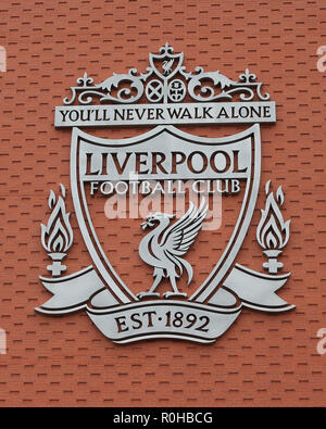 4. November, Anfield, Liverpool, England; Rugby League International Test Match, England V Neuseeland; Liverpool Badge als Anfield Credit: Mark Cosgrove/News Bilder Stockfoto