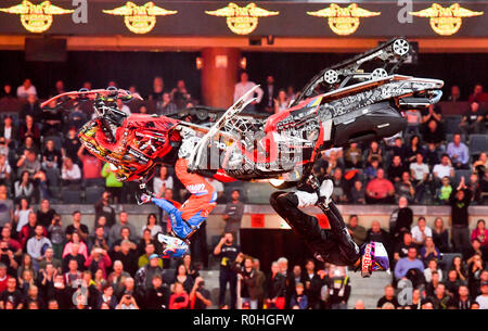 Prag, Tschechische Republik. 03 Nov, 2018. Die FMX Gladiatoren Spiele, ein Freestyle Motocross Show, war in der O2 Arena in Prag, Tschechische Republik, am 3. November 2018. Quelle: Vit Simanek/CTK Photo/Alamy leben Nachrichten Stockfoto