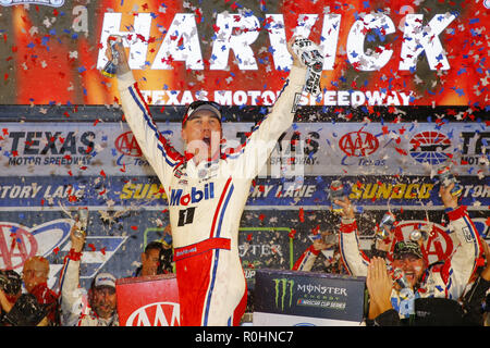 Ft. Worth, Texas, USA. 5 Nov, 2018. Kevin Harvick (4) gewinnt den AAA Texas 500 an der Texas Motor Speedway in Ft. Worth, Texas. Quelle: Chris Owens Asp Inc/ASP/ZUMA Draht/Alamy leben Nachrichten Stockfoto