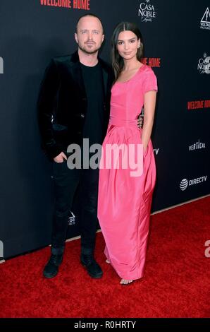 Aaron Paul, Emily Ratajkowski in der Ankunftshalle für WELCOME HOME Premiere, die London West Hollywood, West Hollywood, CA 4. November 2018. Foto von: Priscilla Grant/Everett Collection Stockfoto