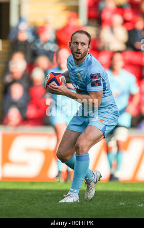 Leicester, Großbritannien. 3. November 2018. Premiership Rugby Union. Leicester Tigers rfc v Worcester Warriors rfc. Chris Steffi passt den Ball für Worcester Warriors während der Premiership Rugby Weltmeisterschaft in Welford Road Stadium, Leicester, England gespielt. © Phil Hutchinson/Alamy leben Nachrichten Stockfoto