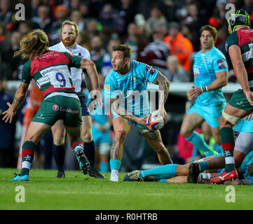 Leicester, Großbritannien. 3. November 2018. Premiership Rugby Cup. Leicester Tigers rfc v Worcester Warriors rfc. Francois Hougaard in Aktion für Worcester Warriors während der Premiership Rugby Weltmeisterschaft in Welford Road Stadium, Leicester, England gespielt. © Phil Hutchinson/Alamy leben Nachrichten Stockfoto