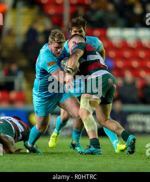 Leicester, Großbritannien. 3. November 2018. Premiership Rugby Union. Leicester Tigers rfc v Worcester Warriors rfc. Niall Annett auf die Gebühr für die Worcester Warriors während der Premiership Rugby Weltmeisterschaft in Welford Road Stadium, Leicester, England gespielt. © Phil Hutchinson/Alamy leben Nachrichten Stockfoto