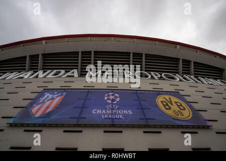 Madrid, Spanien. 05 Nov, 2018. Fussball: Champions League, Gruppe A, vor dem 4. Spieltag im Stadion Wanda Metropolitano. Außenansicht des Stadions. Quelle: Bernd Thissen/dpa/Alamy leben Nachrichten Stockfoto