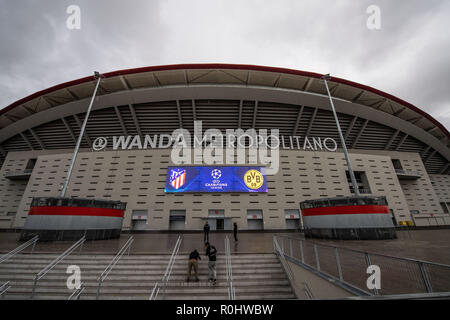 Madrid, Spanien. 05 Nov, 2018. Fussball: Champions League, Gruppe A, vor dem 4. Spieltag im Stadion Wanda Metropolitano. Außenansicht des Stadions. Quelle: Bernd Thissen/dpa/Alamy leben Nachrichten Stockfoto