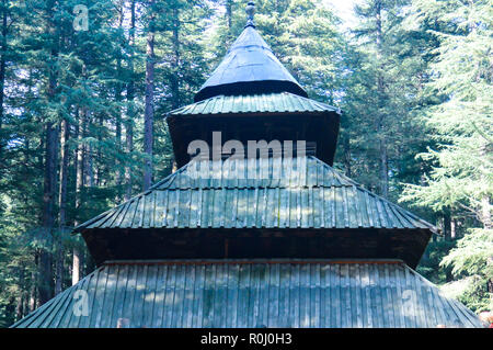 Die heiligen Hidimda Devi Tempel in Shimla, Kullu, Himachal Pradesh, noerthern Indien, Asien. Berühmten Blick auf Holz abgedeckt Architektur des Himalaya Regi Stockfoto