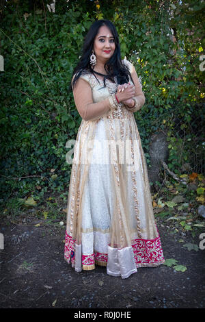 Stellen Portrait von TV Talk Show host und Gemeinschaft leader LAKSHMEE SINGH an die 2018 Duwali Feier in Richmond Hill, Queens, New York. Stockfoto