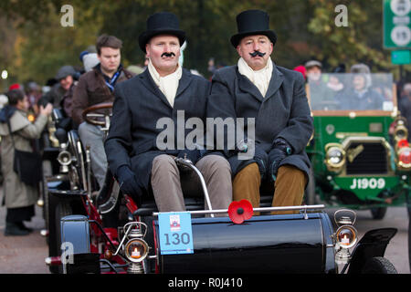 Bonhams London nach Brighton Veteran Car Run 2018, älteste fahrende Veranstaltung mit einigen der größten vintage Maschinen der Welt machen das 60 Kilometer lange Reise Stockfoto